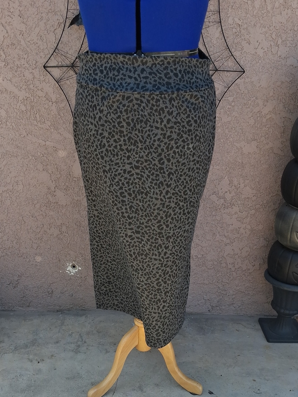 Gray Leopard-Print Pencil Skirt